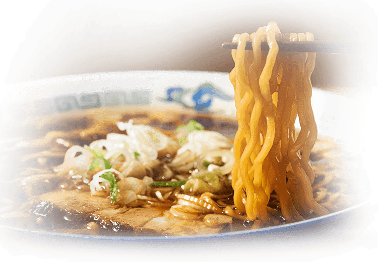 スープが絡むちぢれ麺